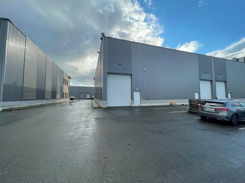 Light Industrial in Le Blanc-Mesnil to rent - Building Photo - Image 2 of 7