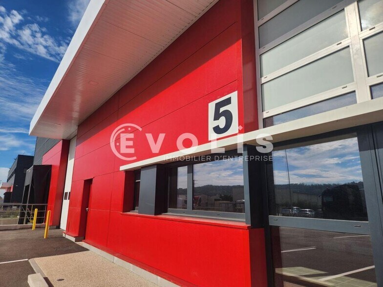 Industrial in Heyrieux to rent - Building Photo - Image 3 of 27