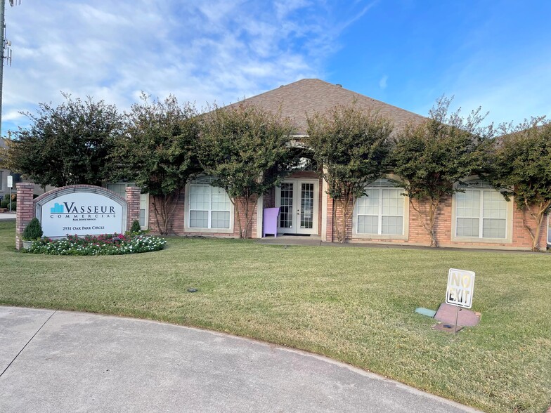 2931 Oak Park Cir, Fort Worth, TX for rent - Building Photo - Image 1 of 10