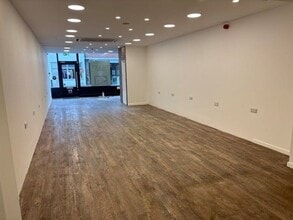29 Peach St, Wokingham to rent Building Photo- Image 2 of 3
