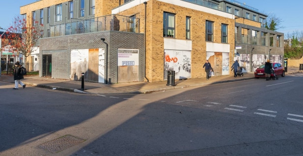 Warwick Rd, West Drayton for sale Primary Photo- Image 1 of 1