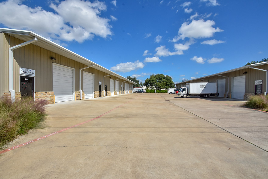 6115 Fm 762 Rd, Rosenberg, TX for rent - Building Photo - Image 3 of 6