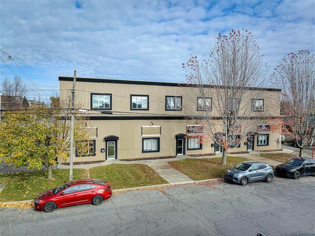 1310-1360 Av St-Jacques, Saint-hyacinthe, QC for rent - Primary Photo - Image 1 of 5