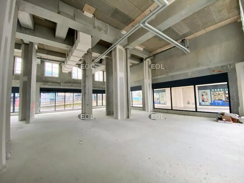 Retail in Clamart to rent - Interior Photo - Image 3 of 5