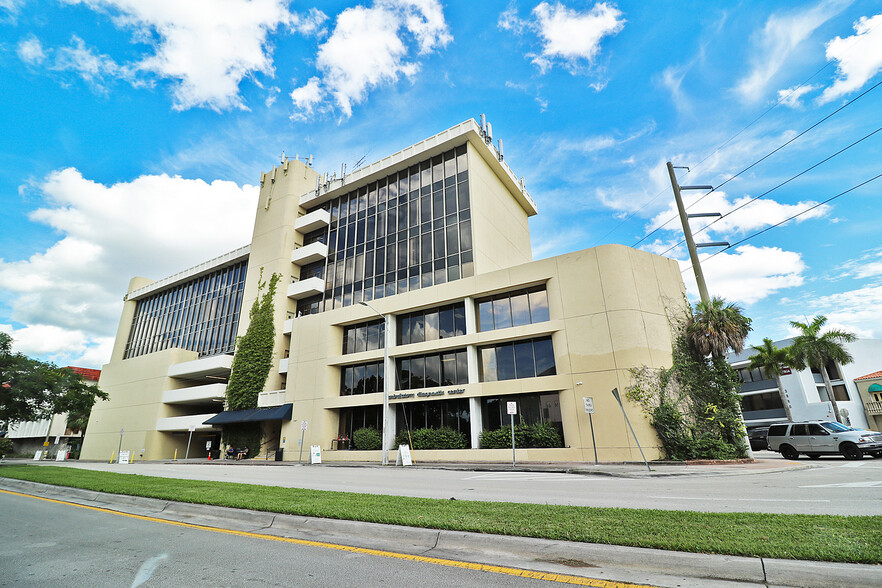 747 Ponce de Leon Blvd, Coral Gables, FL for rent - Building Photo - Image 1 of 11