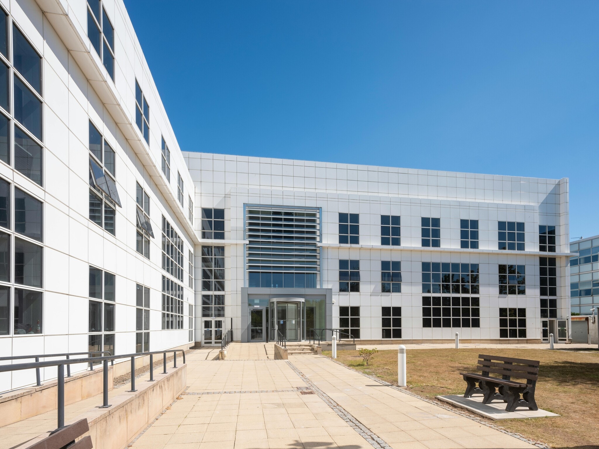 1 Lochside Av, Edinburgh to rent Building Photo- Image 1 of 18