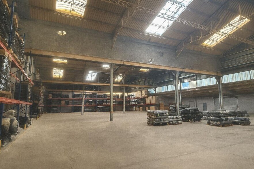 Industrial in Marseille to rent - Interior Photo - Image 3 of 6