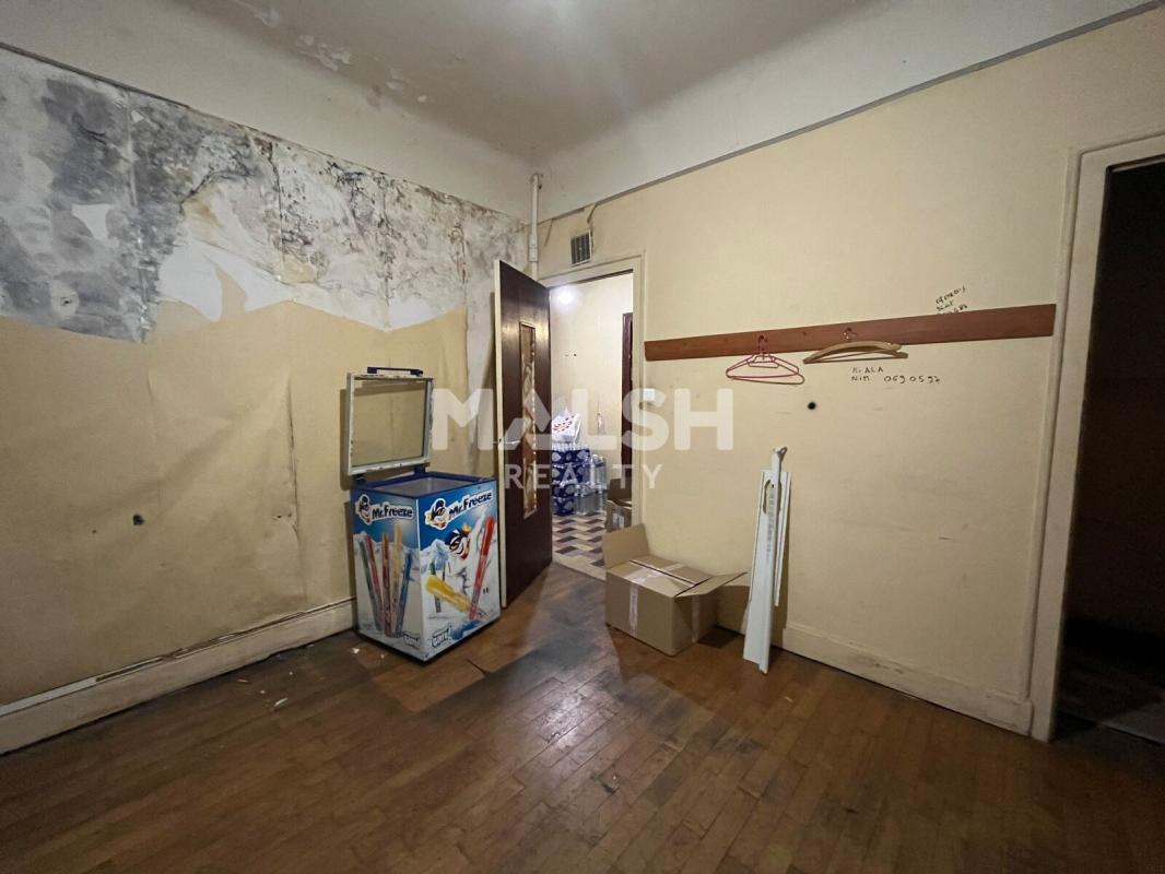 Retail in Vénissieux to rent Interior Photo- Image 1 of 10