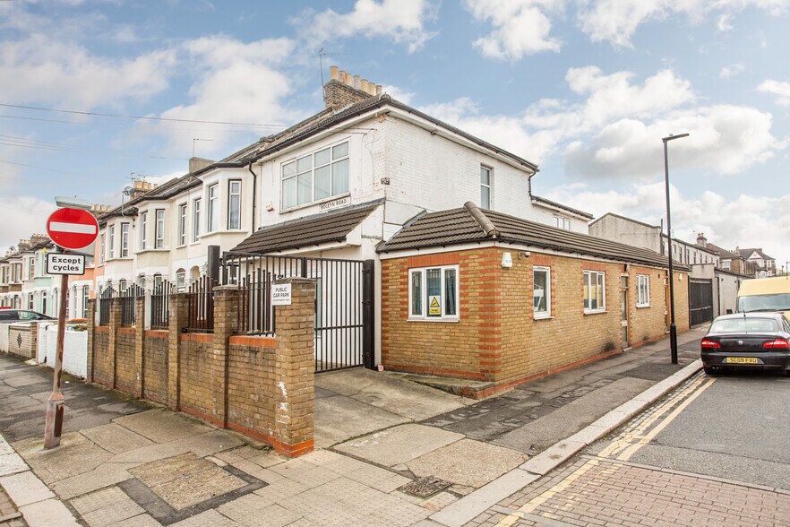 162 Boleyn Rd, London E7 9QJ UK