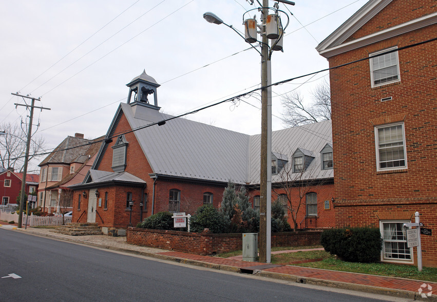 5-7 Wirt St SW, Leesburg, VA for rent - Primary Photo - Image 1 of 11