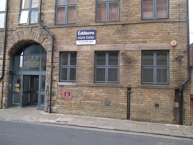 63-65 East Para, Bradford to rent - Building Photo - Image 1 of 1