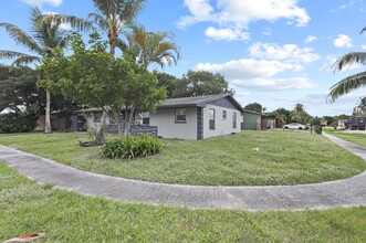 4824 Bimini Cir N, West Palm Beach, FL for sale Primary Photo- Image 1 of 2