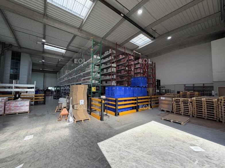 Industrial in Gennevilliers to rent - Interior Photo - Image 2 of 9