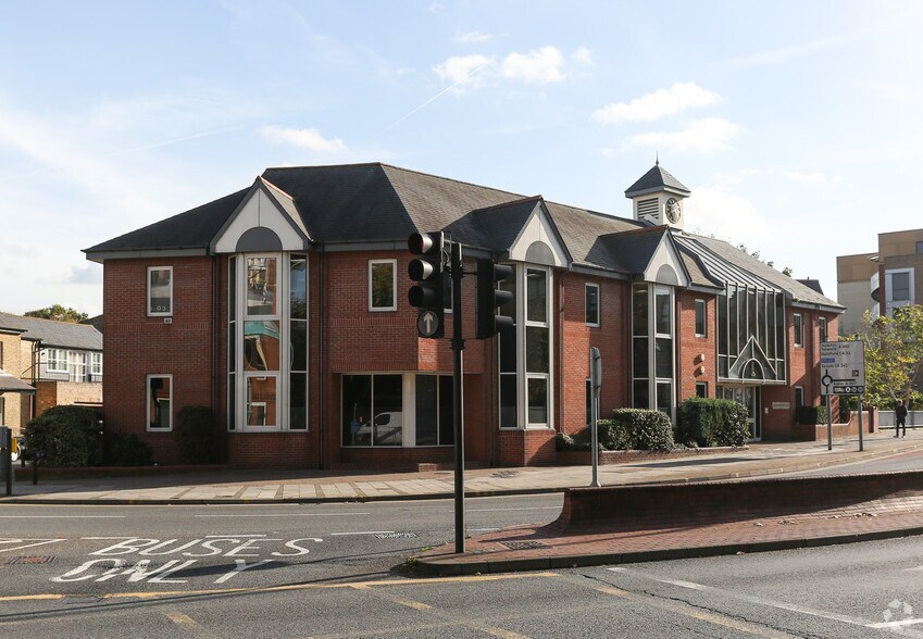 1 Wheatfield Way, Kingston Upon Thames to rent - Primary Photo - Image 1 of 6