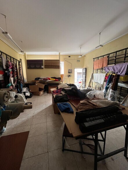 Retail in Cáceres, Cáceres to rent - Building Photo - Image 3 of 8