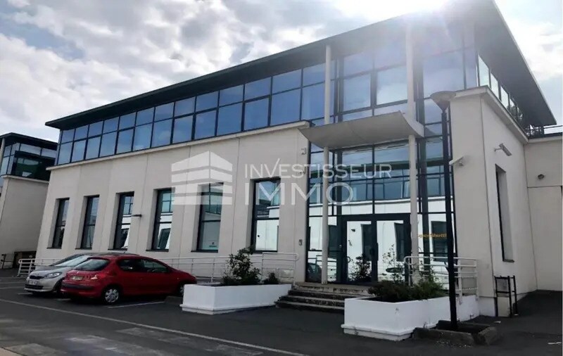 Office in Villeneuve-la-Garenne to rent Building Photo- Image 1 of 6