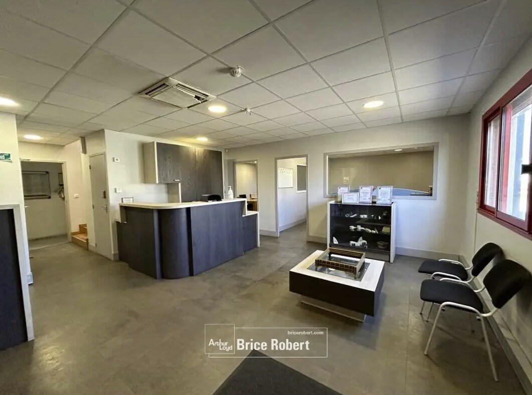 4 Rue Jean Perrin, Chassieu for sale Interior Photo- Image 1 of 3