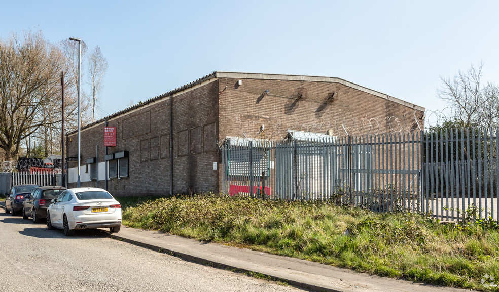 73 Crab Tree Ln, Manchester for sale - Building Photo - Image 1 of 1