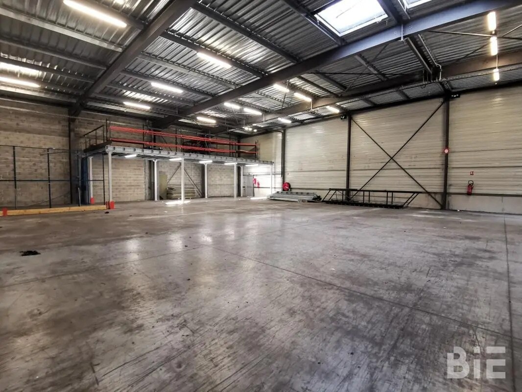 Industrial in Le Haillan to rent Building Photo- Image 1 of 5