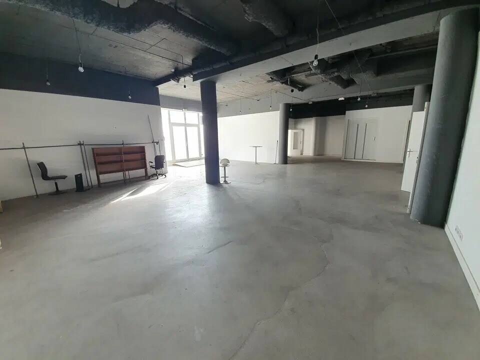 Location Commerce 296 m² - Photo 1