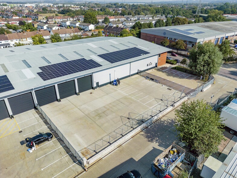 71-73 Bilton Way, Enfield to rent - Building Photo - Image 3 of 10