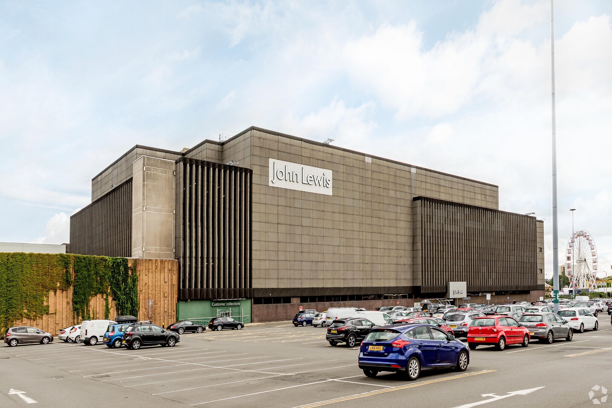 Prince Charles Dr, London to rent Primary Photo- Image 1 of 6