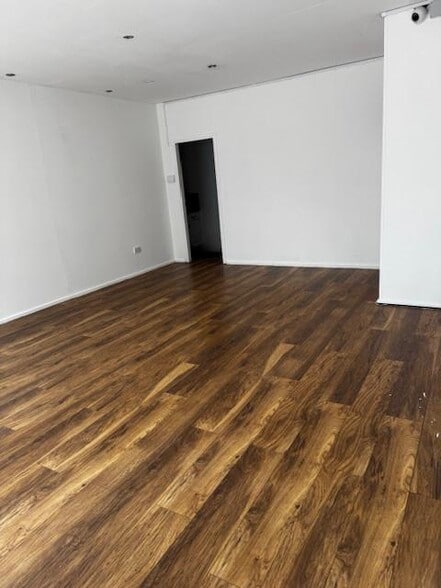 48 Kirkgate, Wakefield to rent - Building Photo - Image 1 of 4