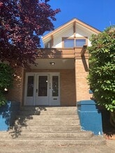 1010 Esther St, Vancouver, WA to rent Interior Photo- Image 1 of 3