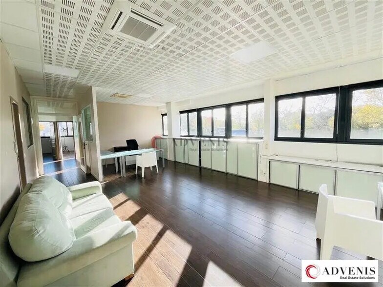 Office in Mérignac to rent - Interior Photo - Image 2 of 8