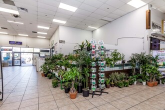 9562-9580 Garden Grove Blvd, Garden Grove, CA for rent Building Photo- Image 2 of 3