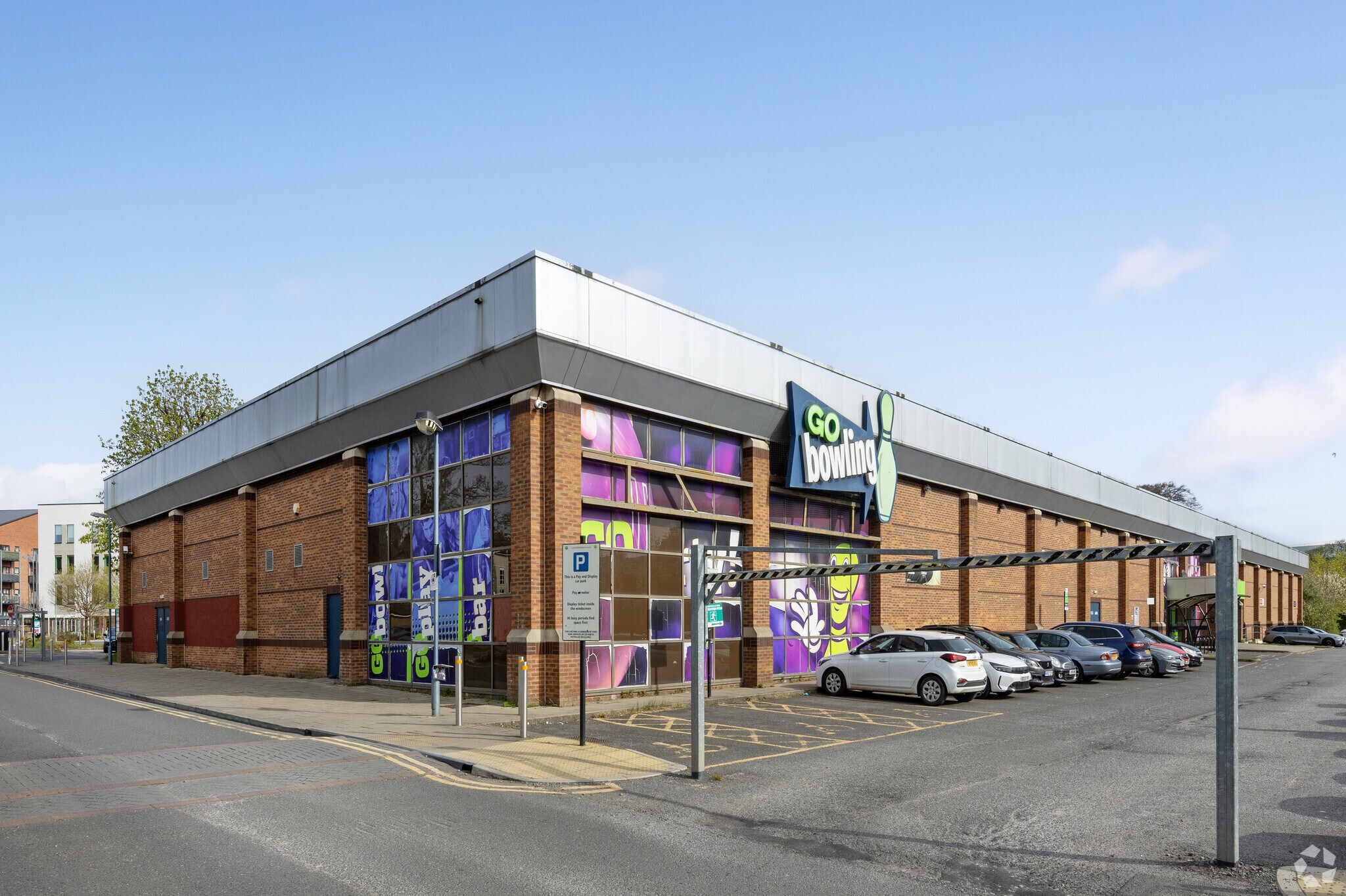 Court Dr, Dunstable to rent Primary Photo- Image 1 of 5