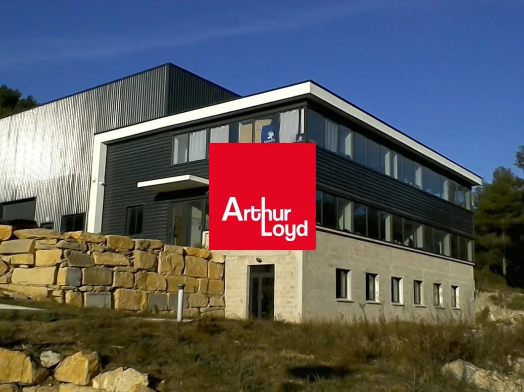 Light Industrial in La Ciotat to rent Building Photo- Image 1 of 10