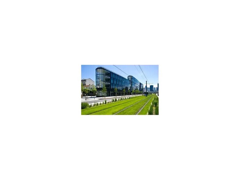 Office in La Garenne-Colombes to rent - Building Photo - Image 1 of 9