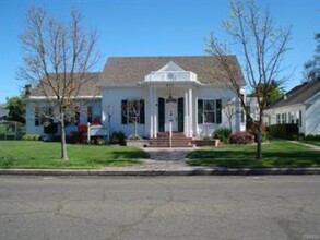 411 W 20th St, Merced, CA for rent Primary Photo- Image 1 of 12