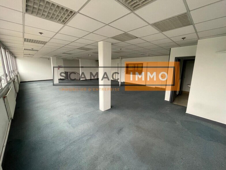 Industrial in Herblay-sur-Seine to rent - Building Photo - Image 3 of 5