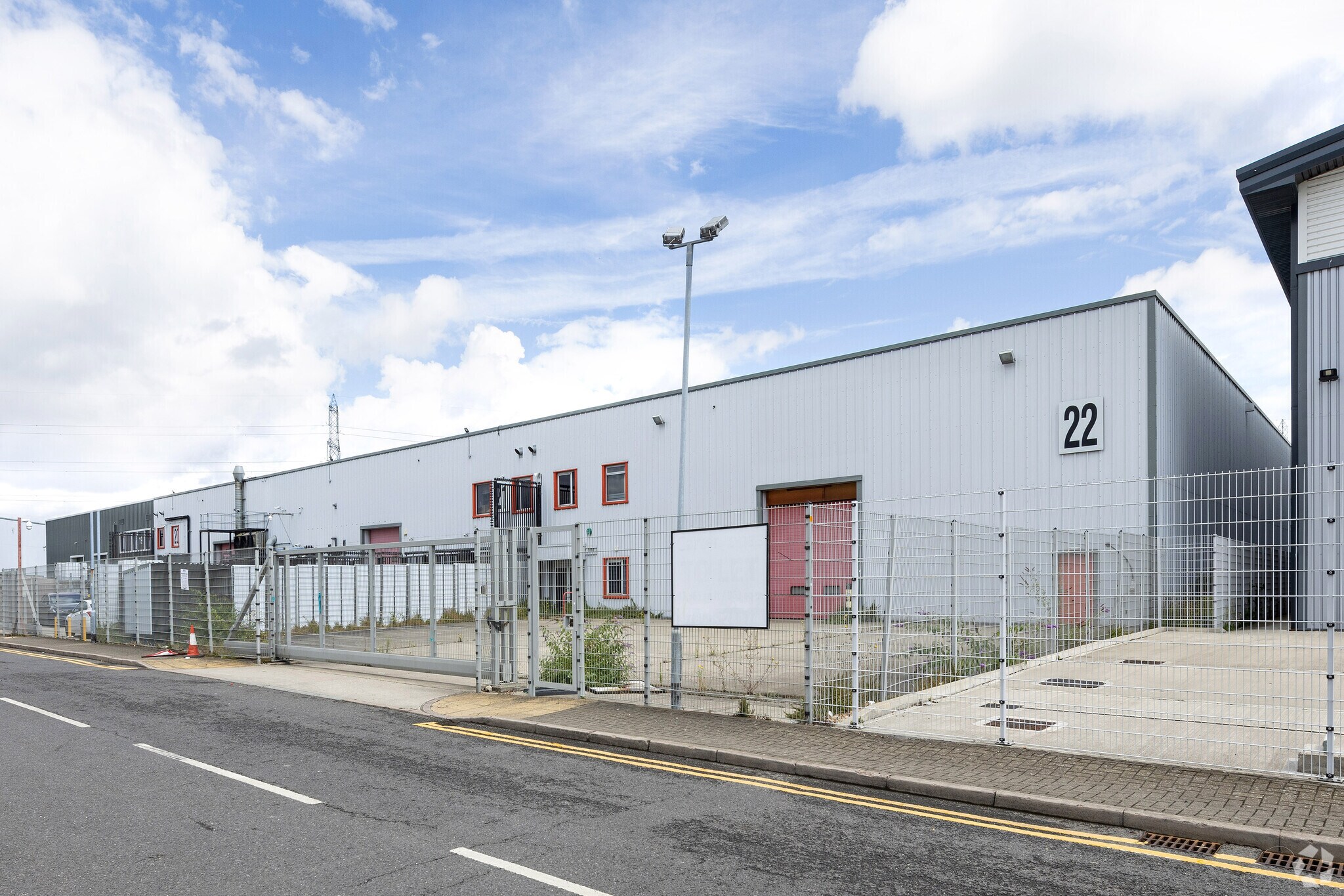 Hornet Way, London for sale Primary Photo- Image 1 of 1