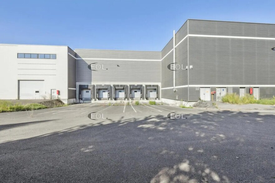 Light Industrial in Romainville to rent - Building Photo - Image 2 of 19