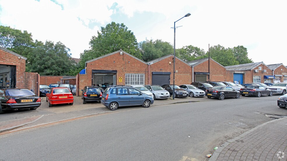 9 Watkin Rd, Wembley for sale - Primary Photo - Image 1 of 1