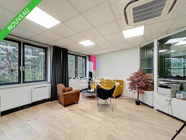 Office in Saint-Germain-en-Laye to rent - Interior Photo - Image 3 of 4