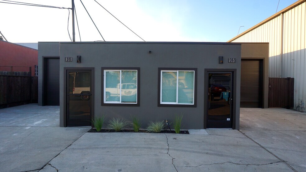 741-745 Warrington Ave, Redwood City, CA for rent - Building Photo - Image 1 of 8