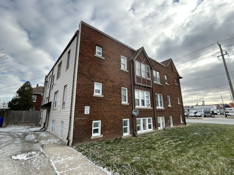 208 Giles Blvd E, Windsor, ON for sale - Building Photo - Image 3 of 3