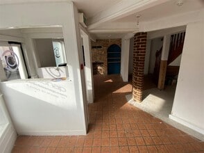 83 High St, Wimborne to rent Interior Photo- Image 2 of 5