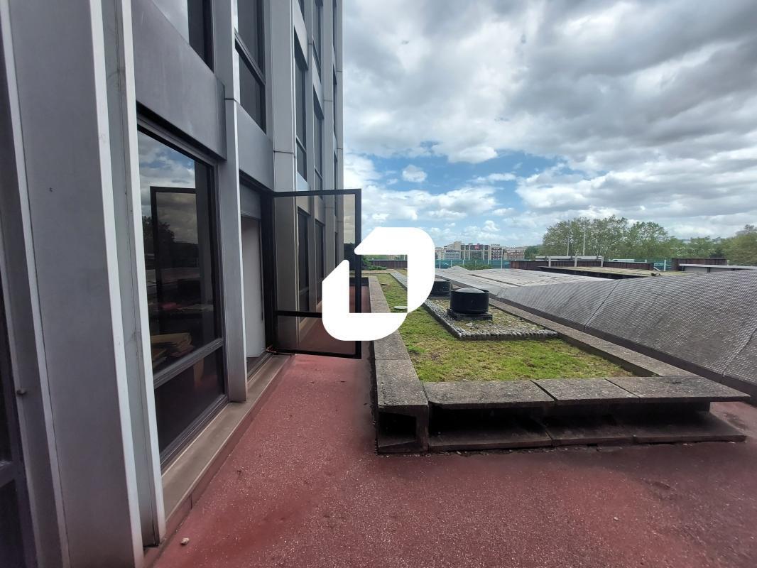 Office in Saint-Cloud to rent Building Photo- Image 1 of 12