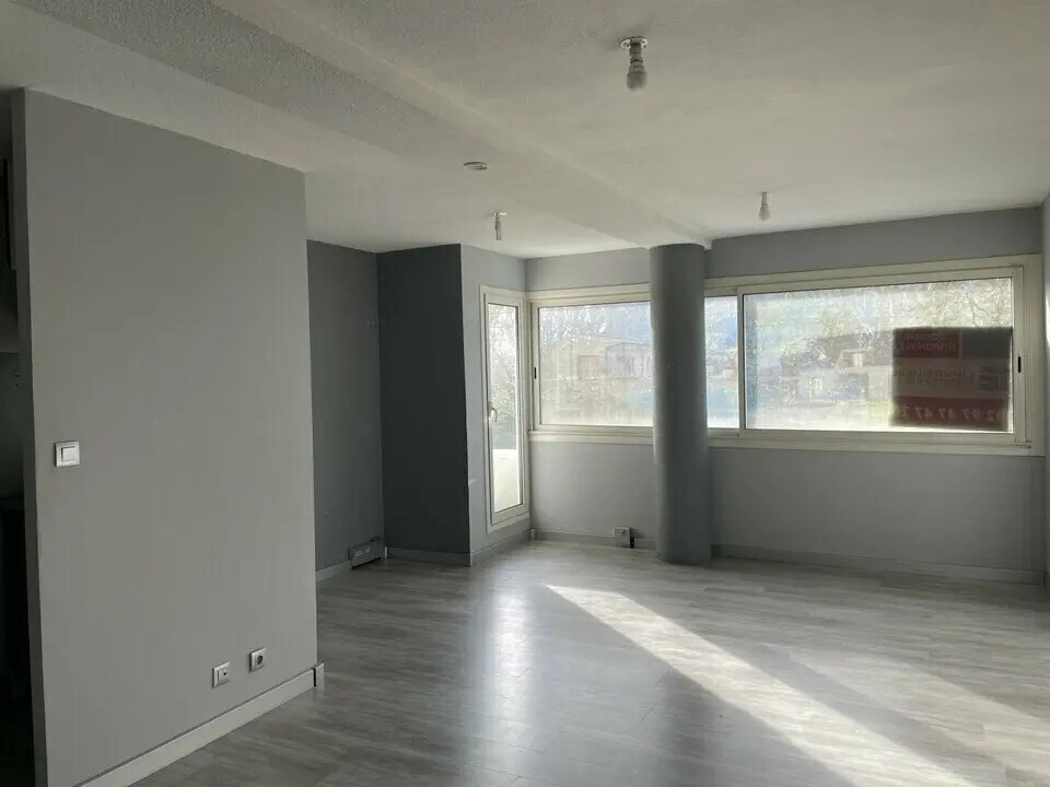 Office in Vannes for sale Primary Photo- Image 1 of 3