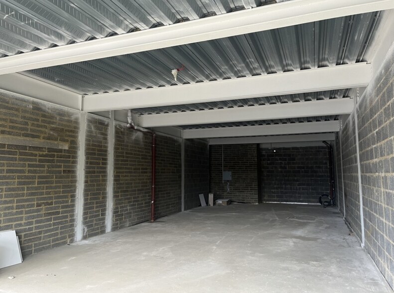 Caledon Rd, St Albans to rent - Interior Photo - Image 1 of 3