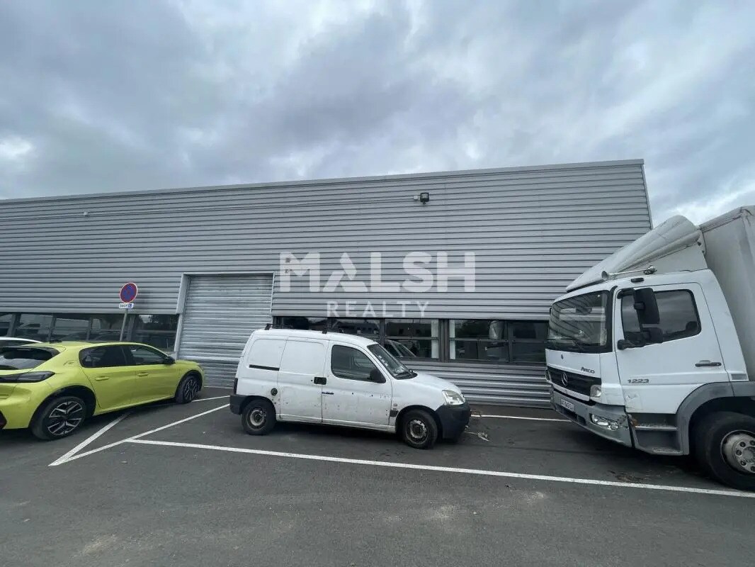 Light Industrial in Vaulx-en-Velin to rent Building Photo- Image 1 of 7