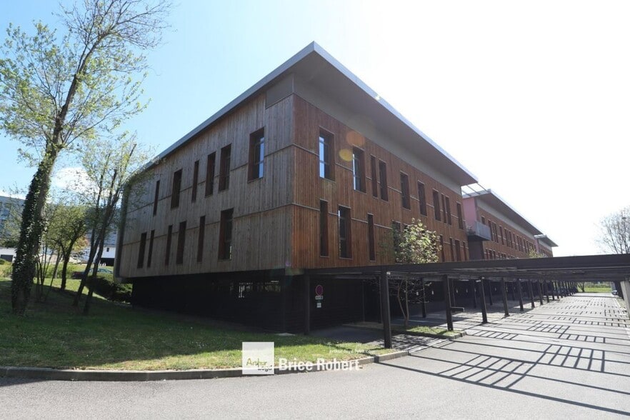 135 Allée Des Noisetiers, Limonest to rent - Building Photo - Image 2 of 13
