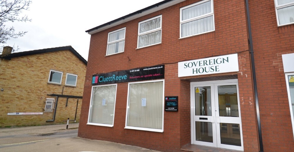 37 Middle Rd, Park Gate for sale Primary Photo- Image 1 of 1