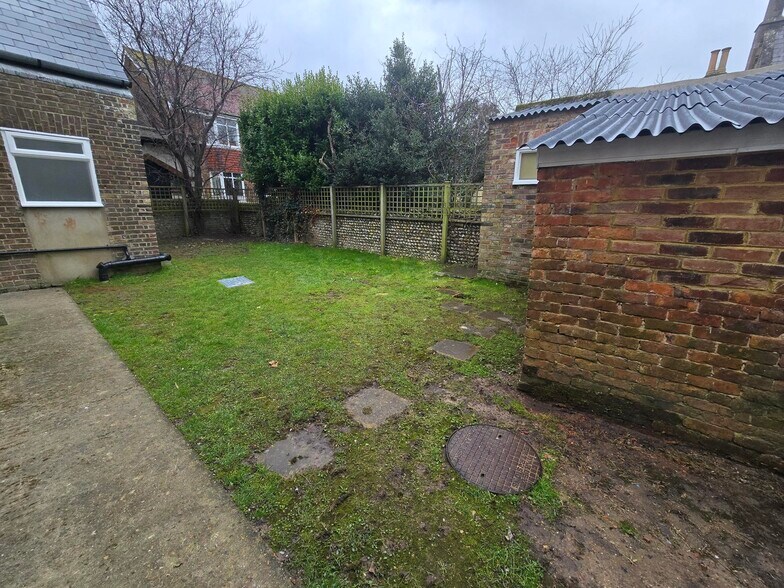 50 Grafton Rd, Worthing to rent - Building Photo - Image 3 of 3