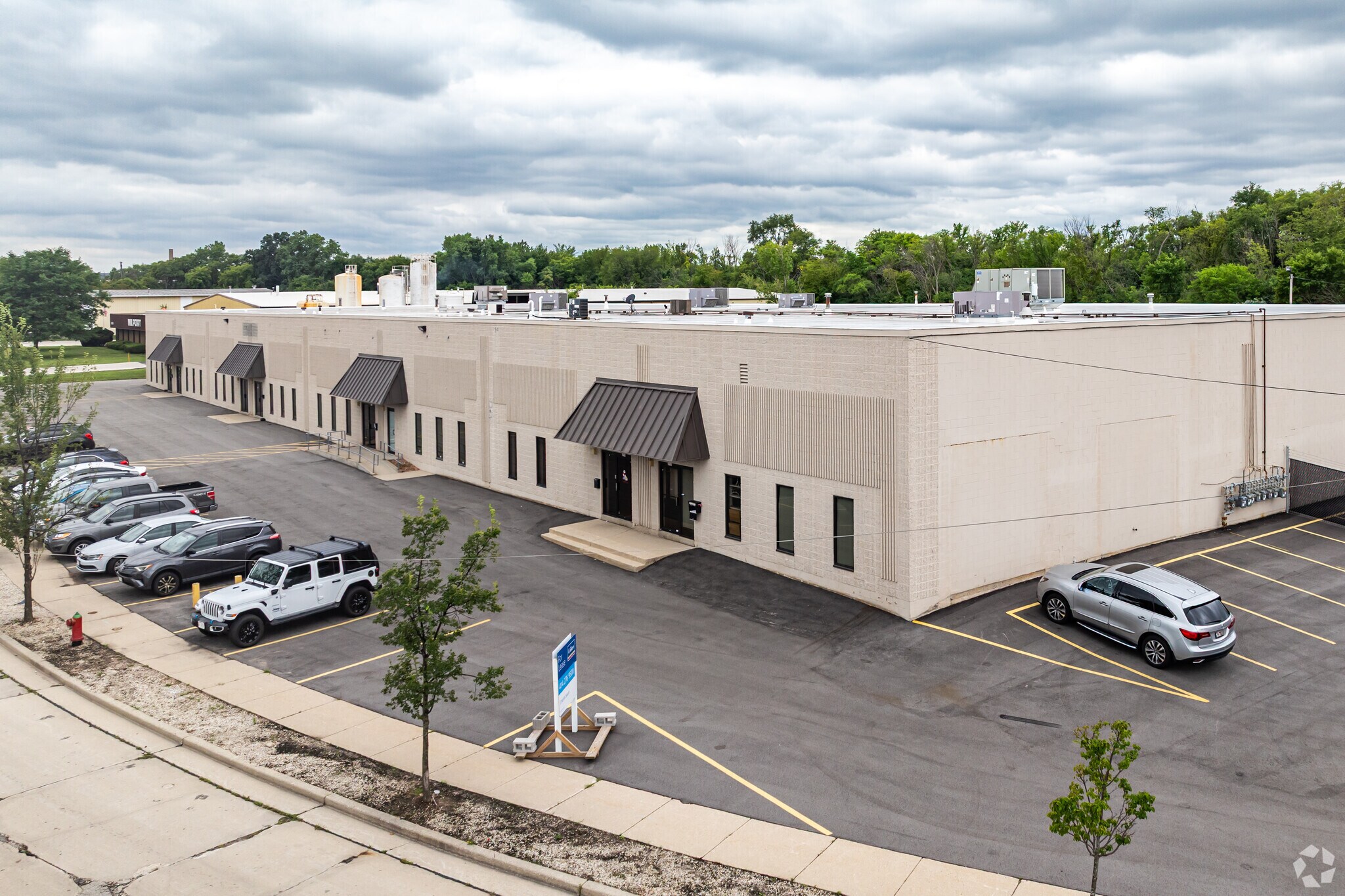 2757-2815 S 5th Ct, Milwaukee, WI to rent Primary Photo- Image 1 of 21